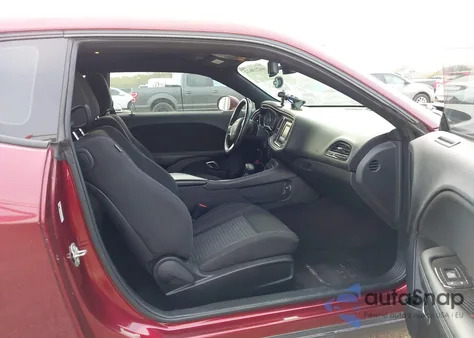 2017 Dodge Challenger Sxt z USA, uszkodzony, nr VIN 2C3CDZAG9HH633464